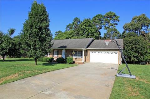 4943 Stone Dr, Conover, NC 28613 photo 1