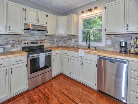 25 Heather Ct, Clyde, NC 28721 photo 9