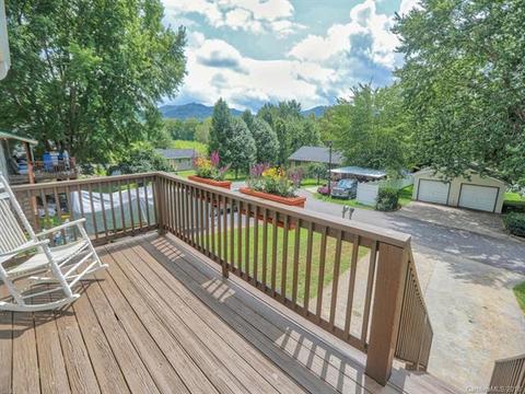 25 Heather Ct, Clyde, NC 28721 photo 2