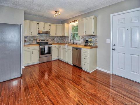 25 Heather Ct, Clyde, NC 28721 photo 7