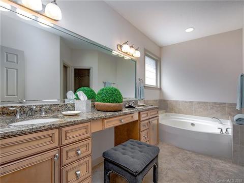 20 Ledgestone Dr, Fairview, NC 28730 photo 16