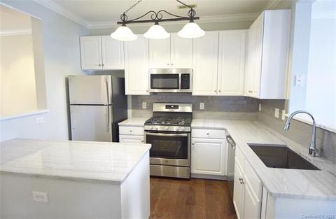 558 E 9th St, Charlotte, NC 28202 photo 2