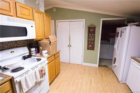 356 Gordon Rd, Saluda, NC 28773 photo 2