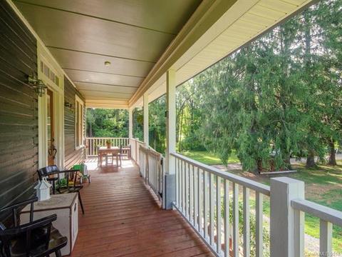 37 Willow St, Clyde, NC 28721 photo 2