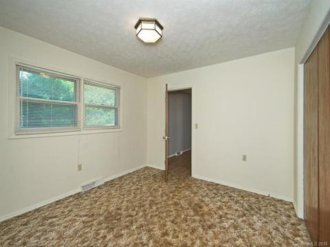 34 Pine Tree Dr, Candler, NC 28715 photo 10