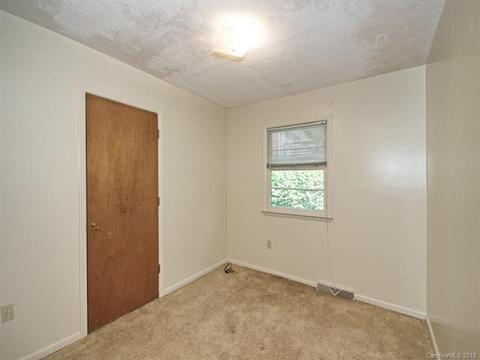 34 Pine Tree Dr, Candler, NC 28715 photo 9