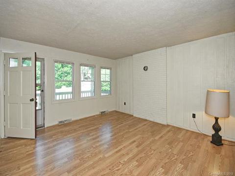 34 Pine Tree Dr, Candler, NC 28715 photo 3