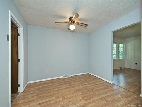 34 Pine Tree Dr, Candler, NC 28715 photo 4