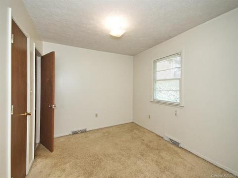 34 Pine Tree Dr, Candler, NC 28715 photo 8