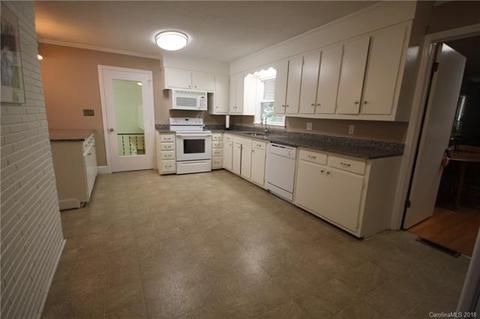 111 E Buckoak St, Stanley, NC 28164 photo 3