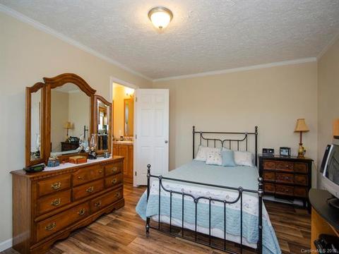 71 Crowdog Trl, Mars Hill, NC 28754 photo 9