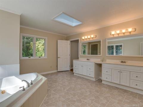 35 Paddock Ln, Tryon, NC 28782 photo 8