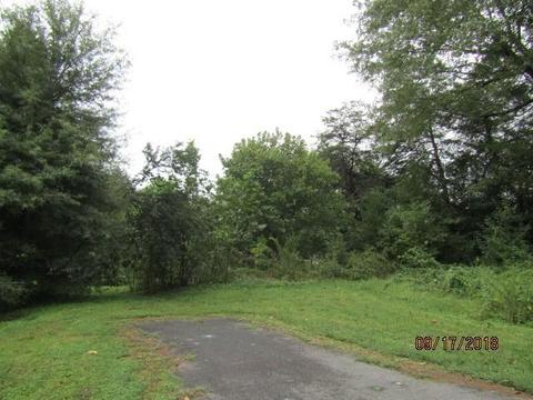 722 E D St, Newton, NC 28658 photo 3
