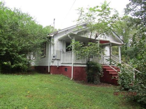 722 E D St, Newton, NC 28658 photo 4