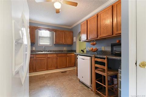 111 10th St, Spencer, NC 28159 photo 3