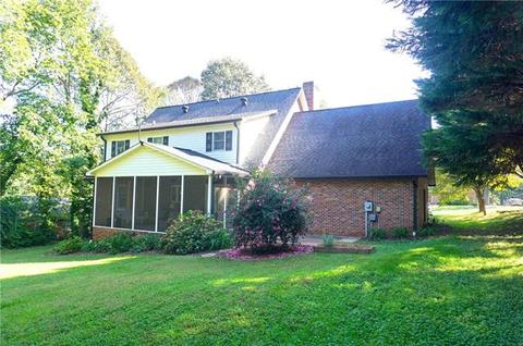 307 2nd Ave, Conover, NC 28613 photo 2