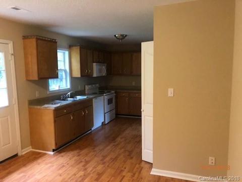 2009 E Park Dr, Lancaster, SC 29720 photo 3