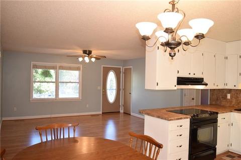 4669 Queens Rd, Hickory, NC 28602 photo 2