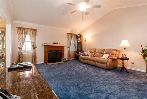 1986 Sugar Maple Ln, Conover, NC 28613 photo 3
