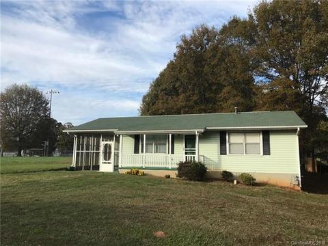 19525 Smith Cir, Cornelius, NC 28031 photo 2