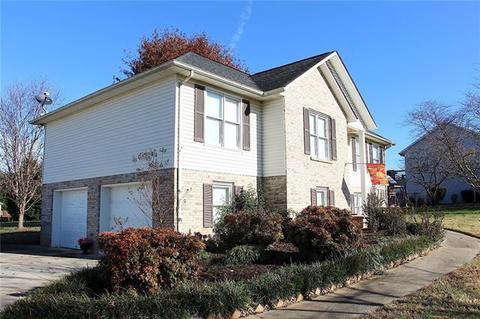 1342 Pear Dr, Conover, NC 28613 photo 2