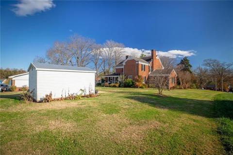 1105 E Union St, Morganton, NC 28655 photo 8