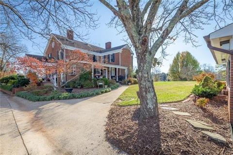 1105 E Union St, Morganton, NC 28655 photo 3