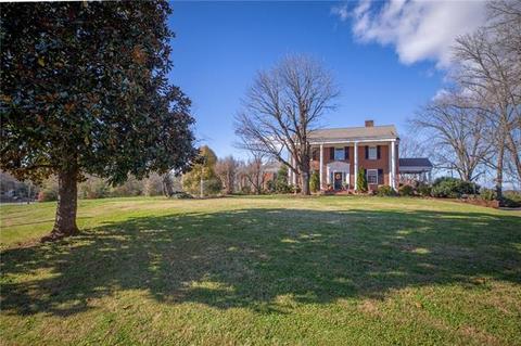 1105 E Union St, Morganton, NC 28655 photo 5