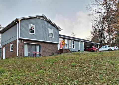 4207 Forest Point Dr, Hickory, NC 28602 photo 1