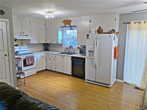4207 Forest Point Dr, Hickory, NC 28602 photo 4