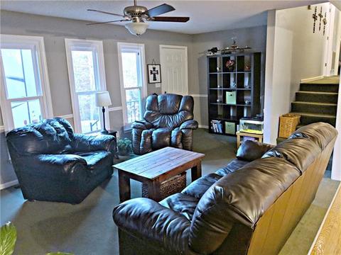 4207 Forest Point Dr, Hickory, NC 28602 photo 2