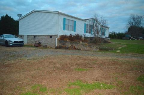 78 Falcon Ln, Hiddenite, NC 28636 photo 2