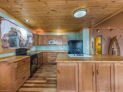 938 Haven Dr, Saluda, NC 28773 photo 8