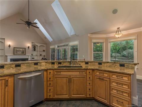 498 Red Fox Cir, Tryon, NC 28782 photo 8