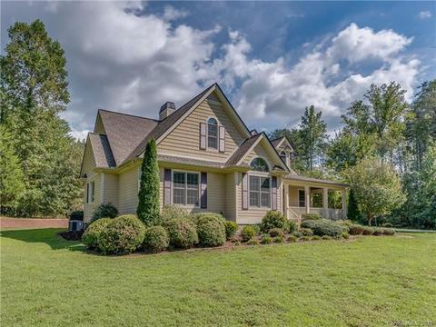 498 Red Fox Cir, Tryon, NC 28782 photo 2