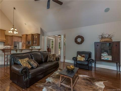 498 Red Fox Cir, Tryon, NC 28782 photo 4