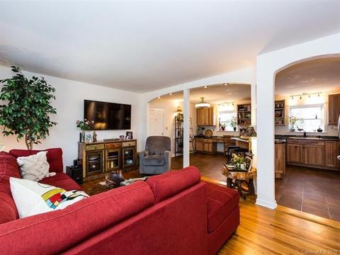 624 E John St, Matthews, NC 28105 photo 3