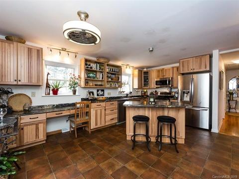 624 E John St, Matthews, NC 28105 photo 9
