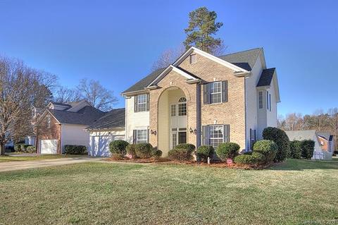 2425 Windsor Chase Dr, Matthews, NC 28105 photo 2