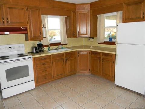 902 7th St, Conover, NC 28613 photo 5