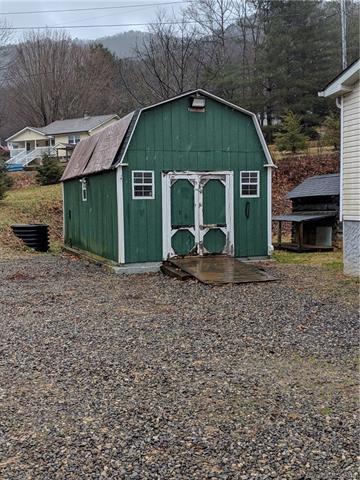 204 Beaverdam Loop Rd, Candler, NC 28715 photo 9