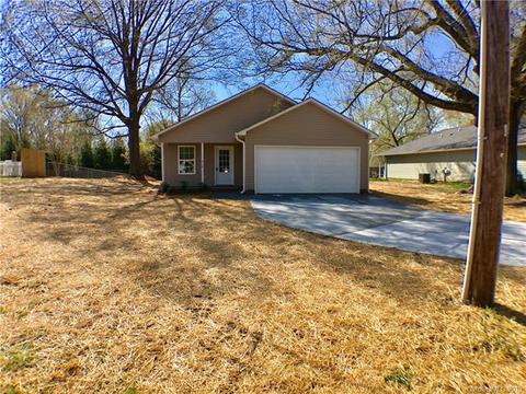 418 Coach St, Kannapolis, NC 28083 photo 2