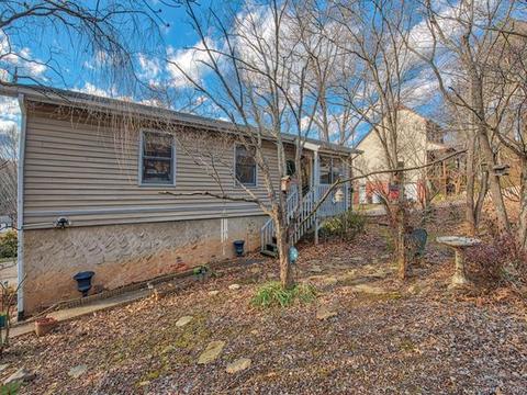 78 Walker St, Clyde, NC 28721 photo 3