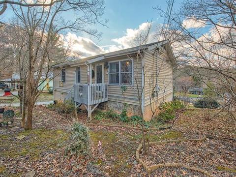 78 Walker St, Clyde, NC 28721 photo 2
