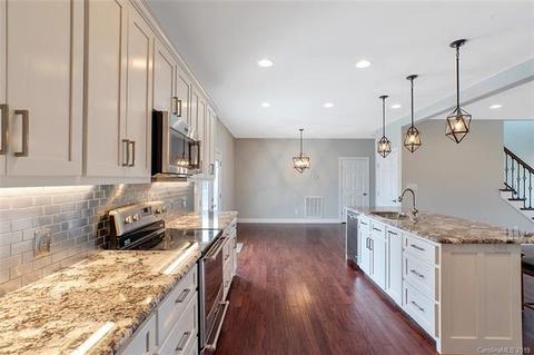 7798 Pinecone Ln, Hickory, NC 28602 photo 9