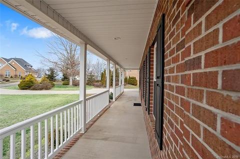 7798 Pinecone Ln, Hickory, NC 28602 photo 2