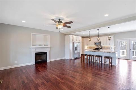 7798 Pinecone Ln, Hickory, NC 28602 photo 4