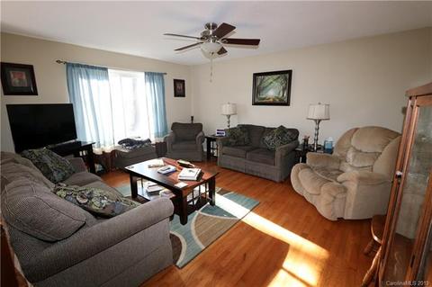 1001 Tangle Dr, Hickory, NC 28602 photo 4