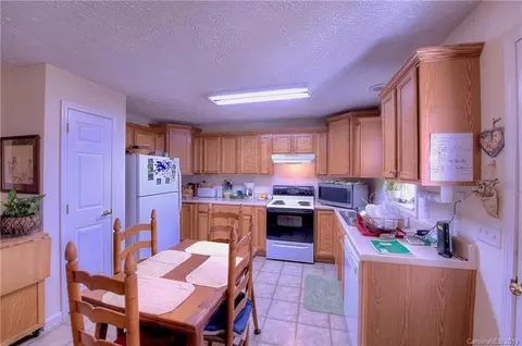 202 Overlook Dr, Spruce Pine, NC 28777 photo 8