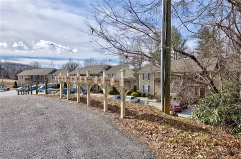 202 Overlook Dr, Spruce Pine, NC 28777 photo 3